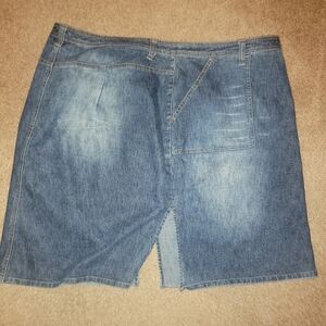 Women's Blue Denim Skirt With Pockets